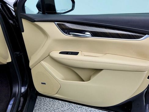 Used 2019 Cadillac XT5 AWD image 24