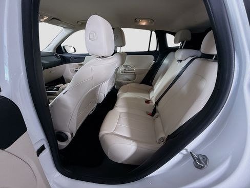 Used 2022 Mercedes-Benz GLA 250 4MATIC w/ Premium Package Lite image 25