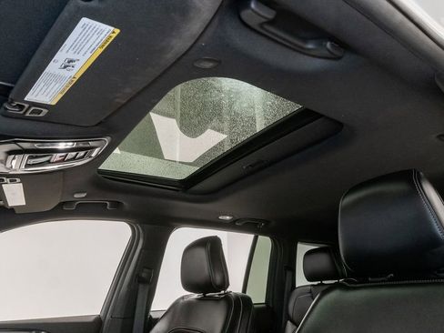 Used 2023 Jeep Grand Cherokee Altitude image 9