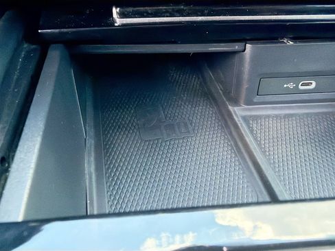 Used 2024 Volkswagen Atlas SE image 30