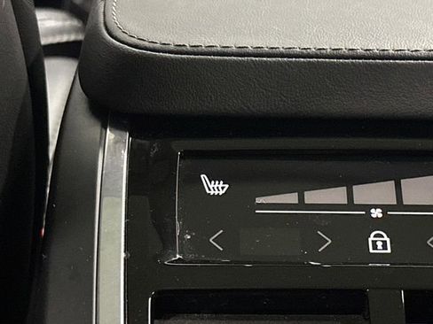 Used 2024 Volvo XC90 B6 Ultimate w/ Lounge Package image 35