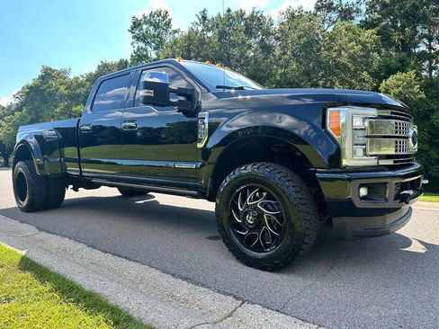 Used 2018 Ford F350 Platinum w/ Platinum Ultimate Package AWD/4WD image 3