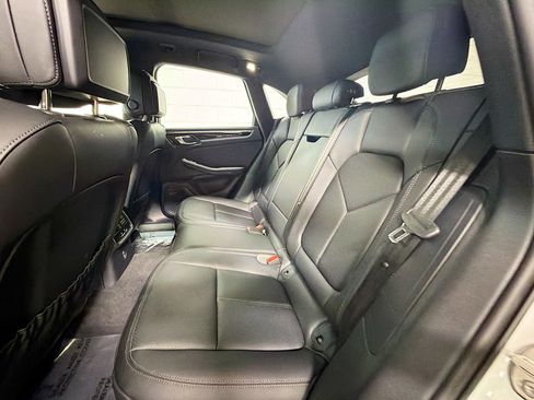 Used 2025 Porsche Macan image 21