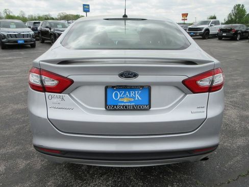 Used 2016 Ford Fusion SE w/ Equipment Group 201A image 4