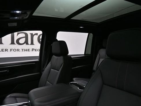 Used 2025 Chevrolet Suburban RST w/ Comfort Package AWD/4WD image 19