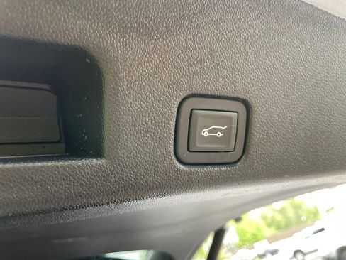 Used 2025 Chevrolet Traverse Z71 AWD/4WD image 28