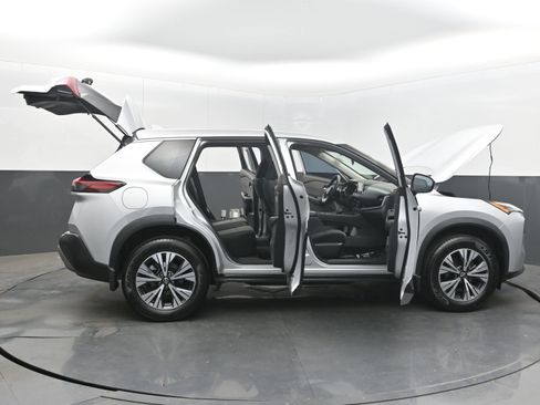Used 2022 Nissan Rogue SV image 45