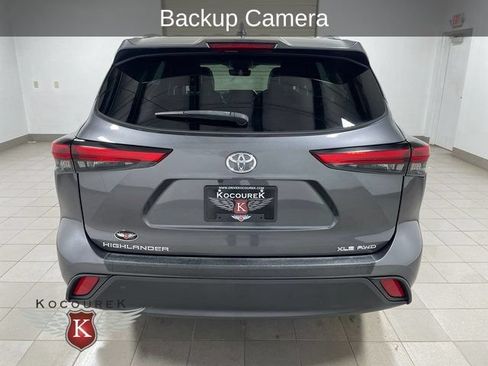 Used 2022 Toyota Highlander XLE AWD/4WD image 5