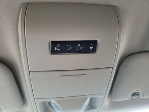 Used 2016 Dodge Grand Caravan SXT FWD image 15