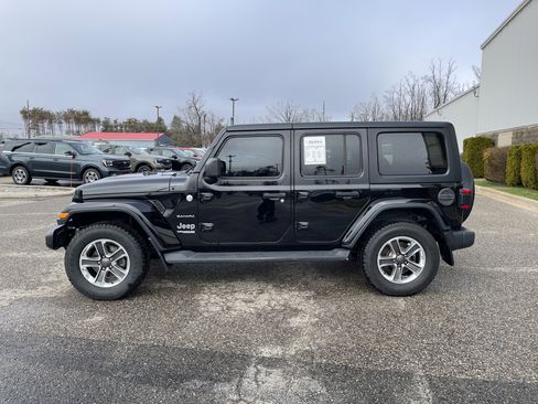 Used 2018 Jeep Wrangler Unlimited Sahara w/ Uconnect 4C Nav & Sound Group AWD/4WD image 6