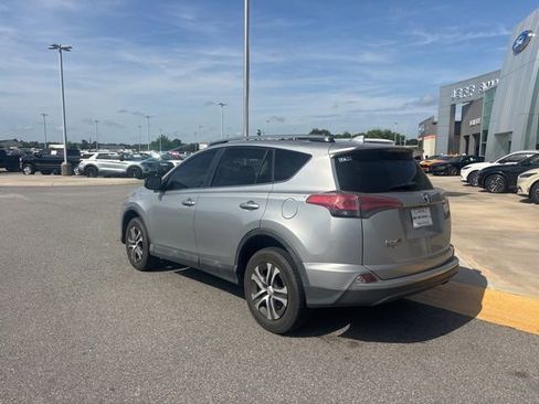 Used 2017 Toyota RAV4 LE FWD image 3