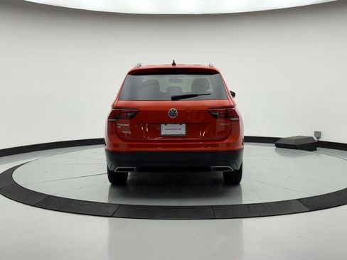 Used 2019 Volkswagen Tiguan SE w/ Panoramic Sunroof Package image 6