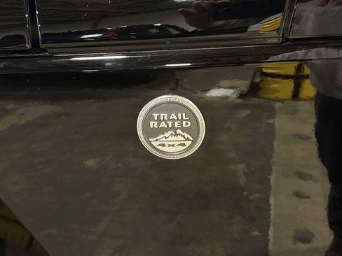 Used 2018 Jeep Wrangler Unlimited Sahara image 25