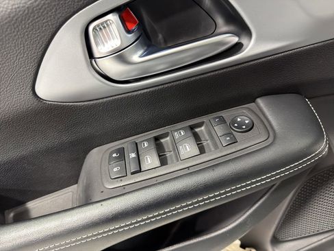 Used 2021 Chrysler Pacifica Touring w/ S Appearance Package image 22