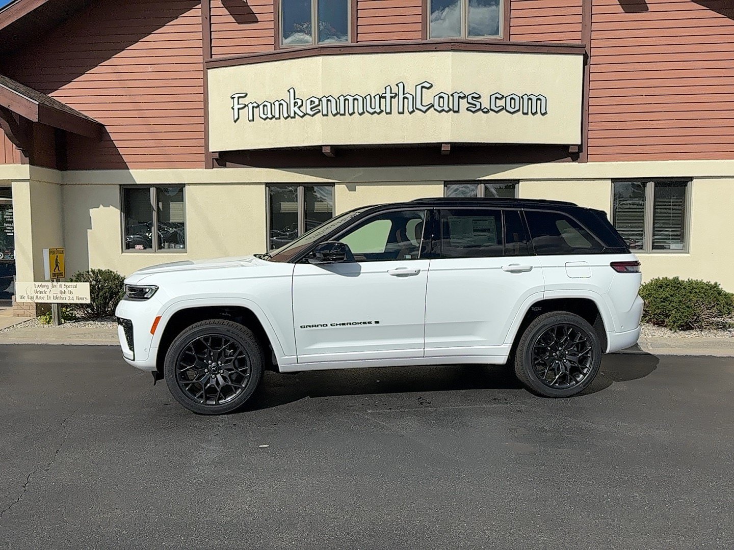 New 2027 Jeep Grand Cherokee Summit AWD/4WD image 1