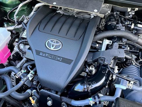 Used 2023 Toyota Highlander XLE FWD image 32
