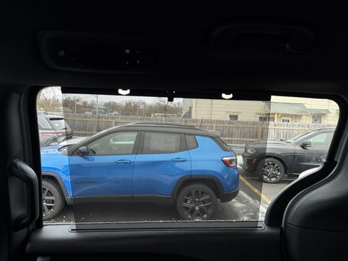 New 2026 Chrysler Pacifica Select image 28