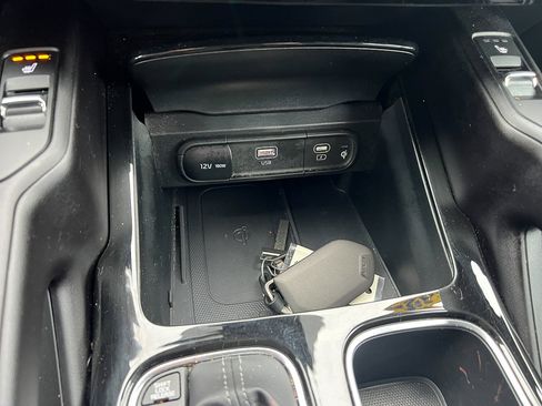 Used 2024 Kia Telluride S image 23