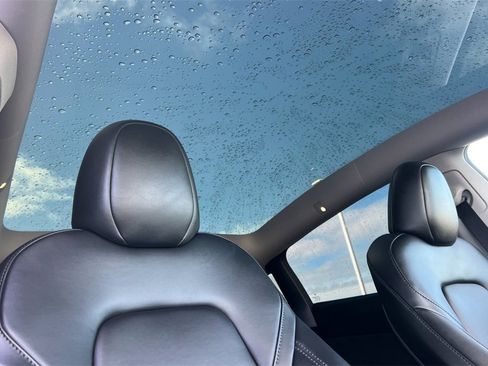 Used 2024 Tesla Model Y Long Range image 19