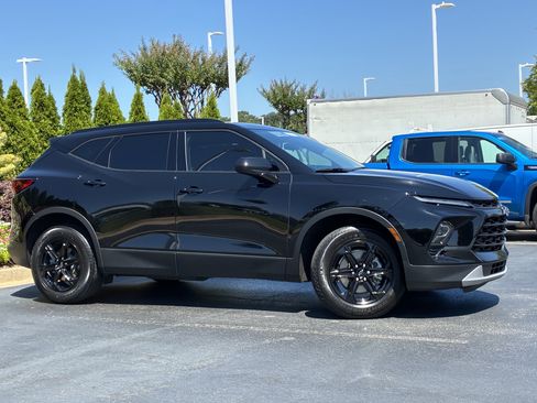 Used 2023 Chevrolet Blazer LT w/ Midnight/Sport Edition FWD image 3
