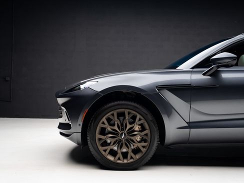 Used 2023 Aston Martin DBX AWD/4WD image 18