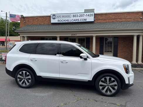 Used 2021 Kia Telluride S FWD image 3