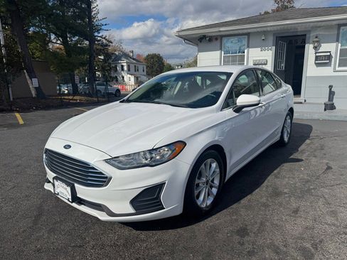 Used 2020 Ford Fusion SE image 3