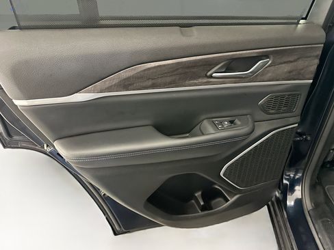 Used 2022 Jeep Grand Cherokee Limited 4xe w/ Luxury Tech Group II image 28