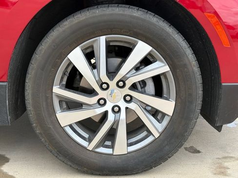 Used 2023 Chevrolet Equinox Premier FWD image 9