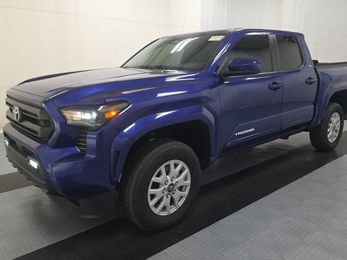 Used 2025 Toyota Tacoma SR5 AWD/4WD image 1