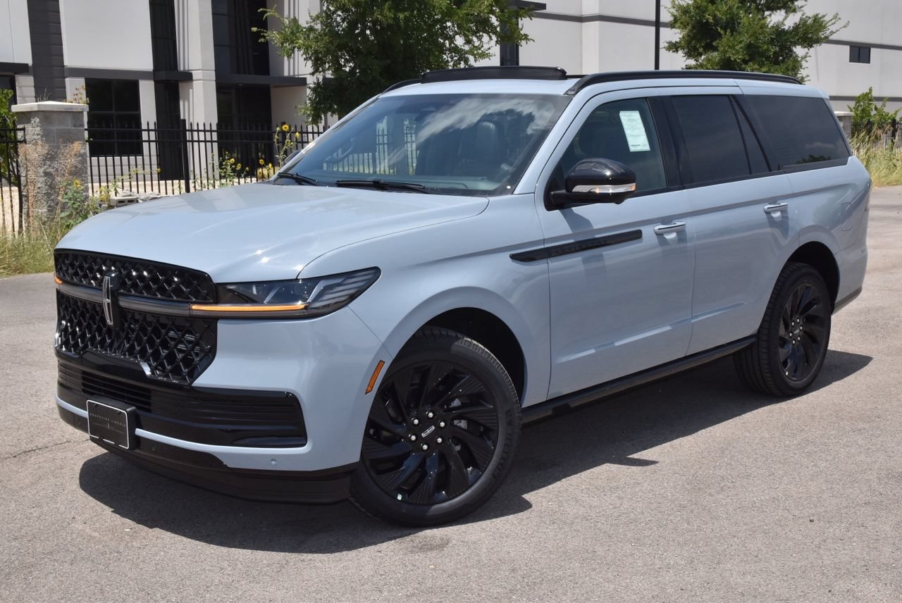 New 2027 Lincoln Navigator Reserve w/ Jet Appearance Package AWD/4WD image 12