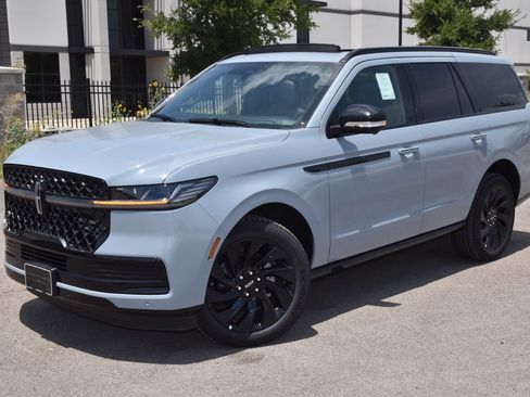 New 2027 Lincoln Navigator Reserve w/ Jet Appearance Package AWD/4WD image 12