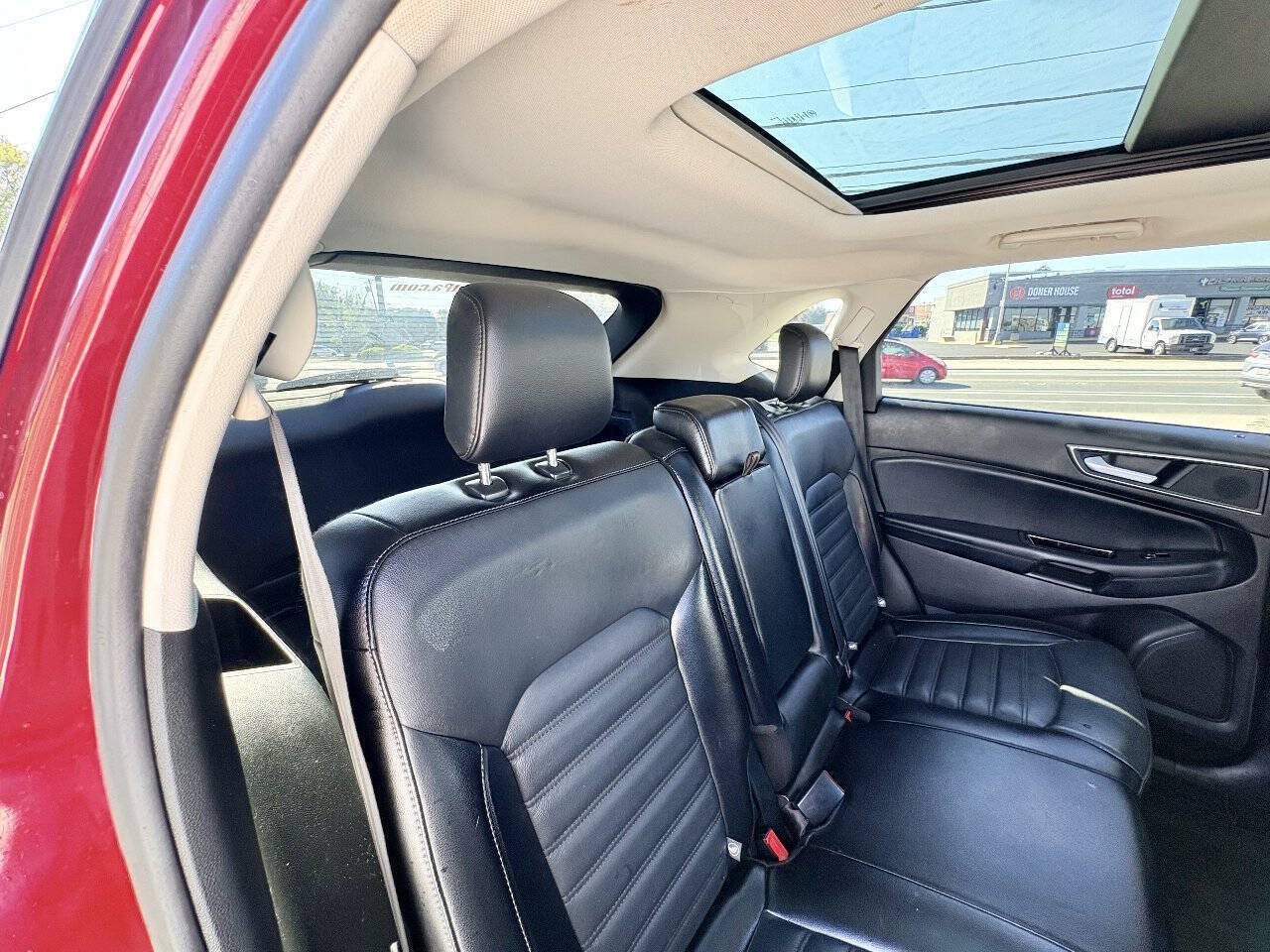 Used 2017 Ford Edge SEL w/ Equipment Group 201A AWD/4WD image 34