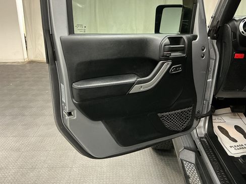 Used 2017 Jeep Wrangler Unlimited Rubicon AWD/4WD image 17