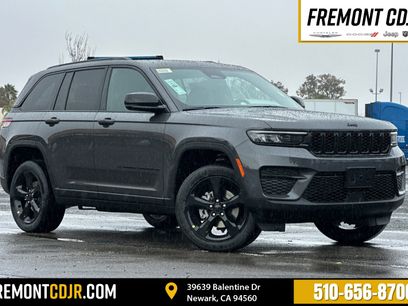 Used 2025 Jeep Grand Cherokee Altitude