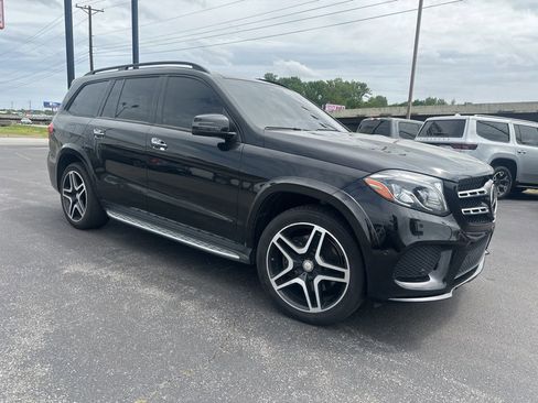 Used 2017 Mercedes-Benz GLS 550 4MATIC image 2