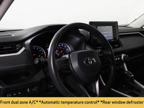 Used 2021 Toyota RAV4 XLE Premium image 4