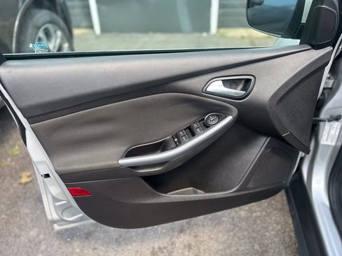 Used 2014 Ford Focus Titanium FWD image 22
