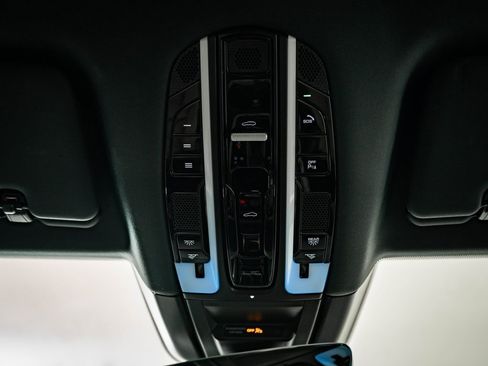 Used 2019 Porsche Cayenne S image 40