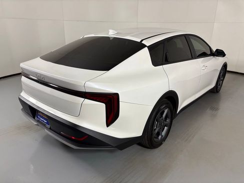 New 2025 Kia K4 LXS image 8