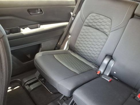 Used 2024 Nissan Pathfinder S FWD image 17