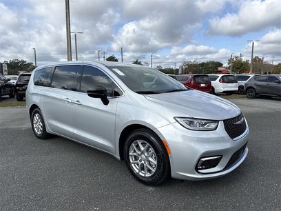 New 2026 Chrysler Pacifica Select