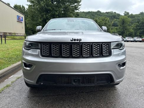 Used 2021 Jeep Grand Cherokee Laredo X AWD/4WD image 2