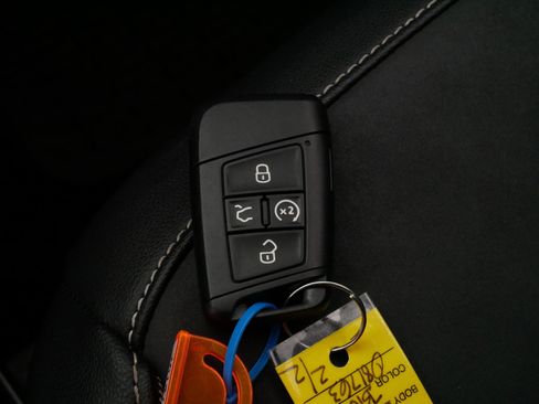 Used 2022 Volkswagen Taos SE w/ Driver Assistance Package AWD/4WD image 34
