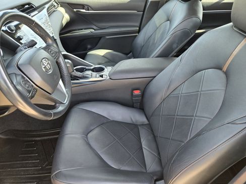 Used 2019 Toyota Camry XLE image 16