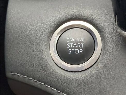 Used 2024 Toyota Highlander Platinum image 28