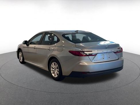 Used 2025 Toyota Camry LE image 11