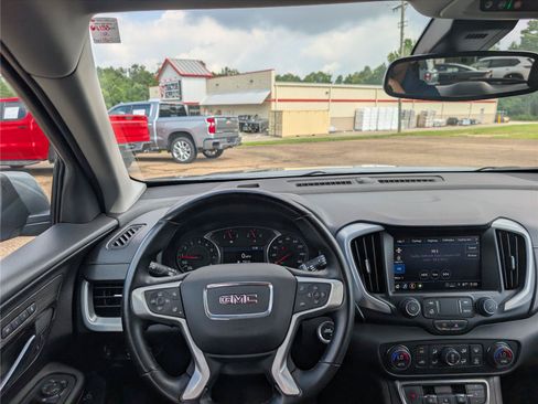 Used 2024 GMC Terrain SLT AWD/4WD image 32