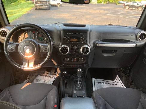 Used 2015 Jeep Wrangler Unlimited Sahara w/ Connectivity Group AWD/4WD image 14