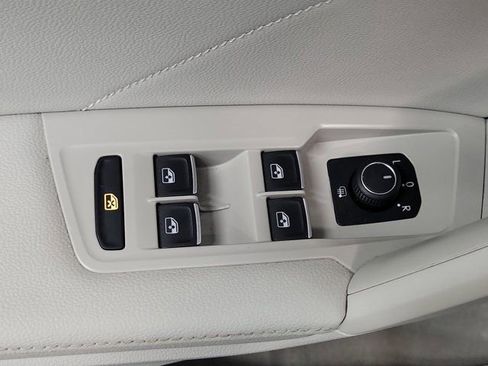 Used 2023 Volkswagen Tiguan SE FWD image 19